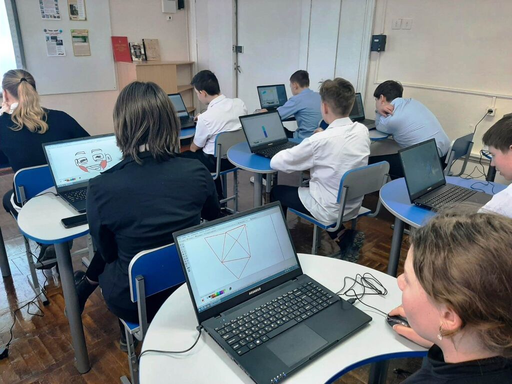 Урок информатики в 7 классе